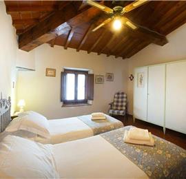 A selection of 2-3 bedroom apartments with shared pool near Florence, Sleeps 4-6
